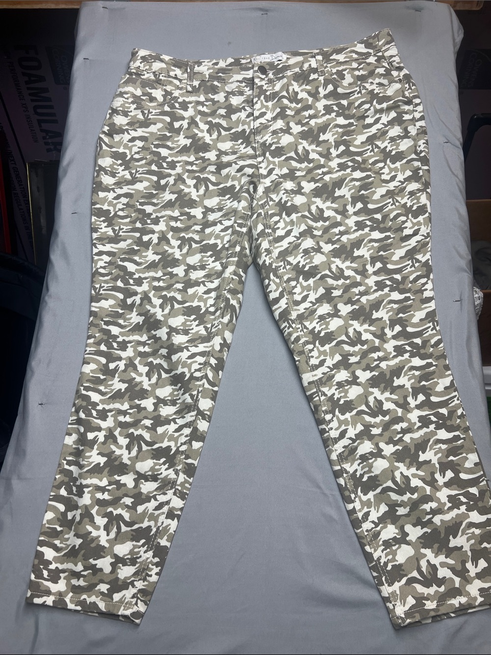 C. Est. 1946 Denim Womens 20W Camo Print Classic Fit Straight Leg Pants Green
